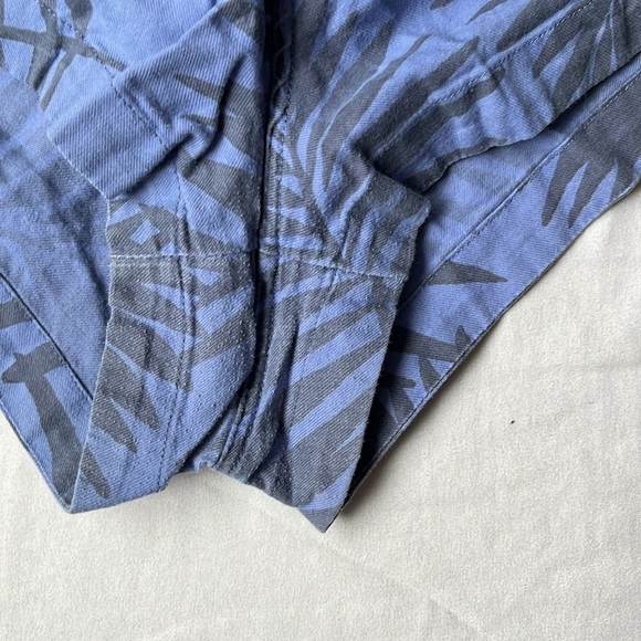 Aerie L women’s blue and black print shorts - Picture 4 of 4